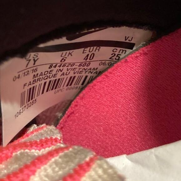 Nike Girl's 7 Roshe Two 2 Flyknit Pink & White Running Shoe Sneakers 844620-600 - Picture 10 of 10